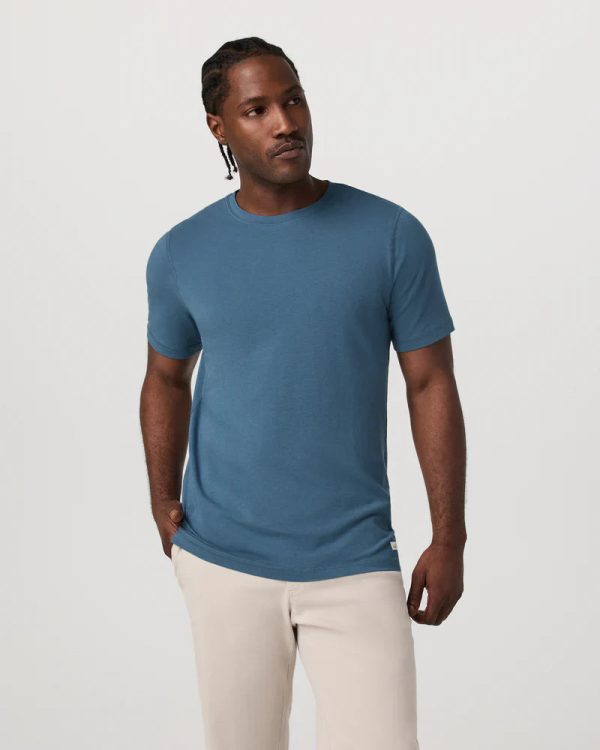 V101PBL_FA25_M_ECOMM_TOPS_FRONT_3