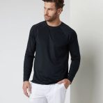 V1022BLK_FA24_M_ECOMM_TOPS_FRONT_TOPS_8