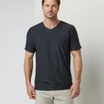 V1032HCC_FA24_M_ECOMM_TOPS_FRONT_6_609cc7f3-bc9b-4dfc-ac61-a1ae3aee1804