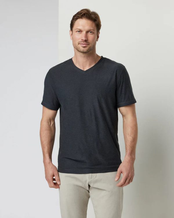 V1032HCC_FA24_M_ECOMM_TOPS_FRONT_6_609cc7f3-bc9b-4dfc-ac61-a1ae3aee1804