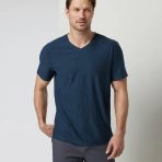 V1032HNV_FA24_M_ECOMM_TOPS_FRONT_6_1fd69cad-0afa-4b32-96d4-04d1bd51619c