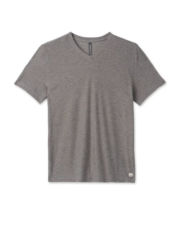 V1032HTG_FA23_M_ECOMM_TOPS_FLAT_LAY_1