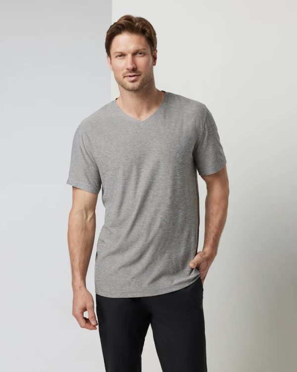 V1032HTG_FA24_M_ECOMM_TOPS_FRONT_7_351fc926-0e05-4817-bf57-1cdc787ecf1e