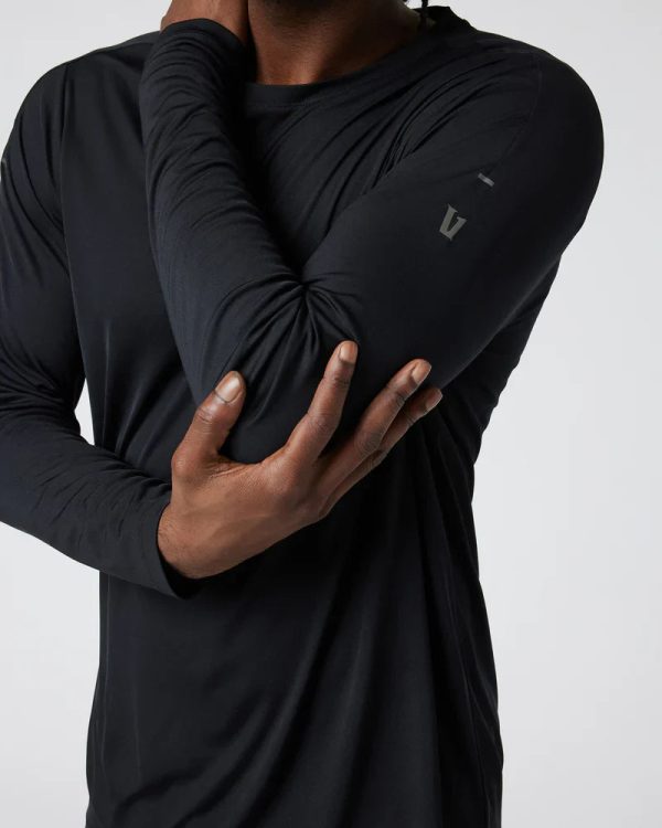 V1055BLK_FA24_M_ECOMM_TOPS_DETAIL_6