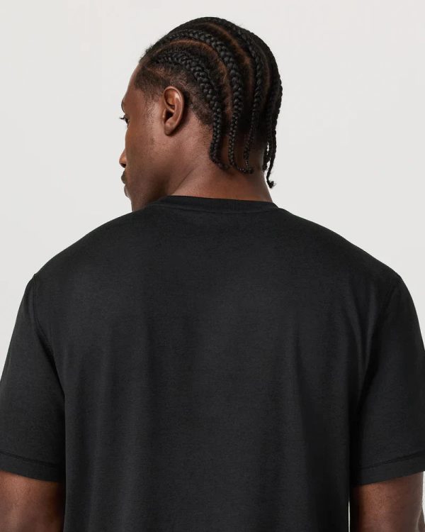 V1098HBK_FA25_M_ECOMM_TOPS_DETAIL_7