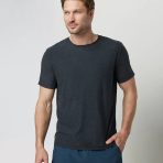V126HCC_FA24_M_ECOMM_TOPS_FRONT_2
