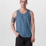 V173HPB_SP25_M_ECOMM_TOPS_FRONT_4