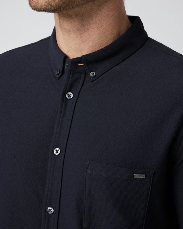 V185BLK_FA24_M_ECOMM_TOPS_DETAIL_11