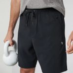 V3013BLK_FA24_M_ECOMM_SHORTS_DETAIL_7_60b82682-4020-4a75-bd0f-3799935584af