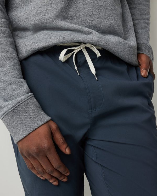 V442NVY_FA24_M_ECOMM_PANTS_DETAIL_6