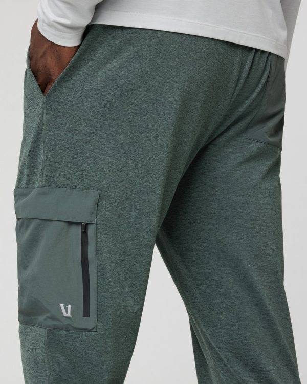 V479HSY_FA24_M_ECOMM_PANTS_DETAIL_13