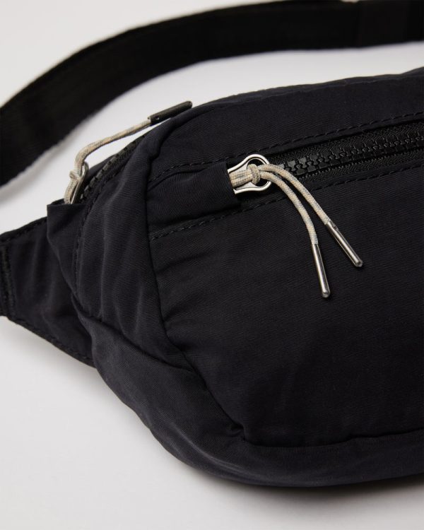 V8008BLK_FA23_UNISEX_ECOMM_bags_FLAT_LAY_2
