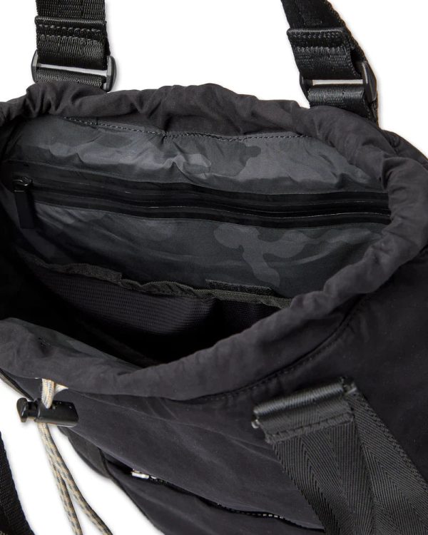 V8028BLK_FA23_UNISEX_ECOMM_bags_FLAT_LAY_1