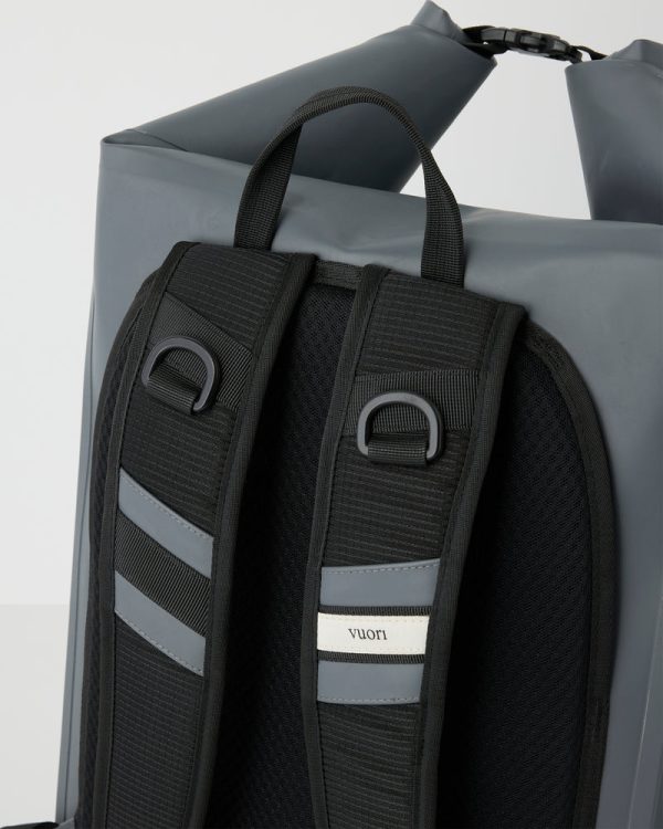 V8030CCL_FA24_UNISEX_ECOMM_bags_FLAT_LAY_4
