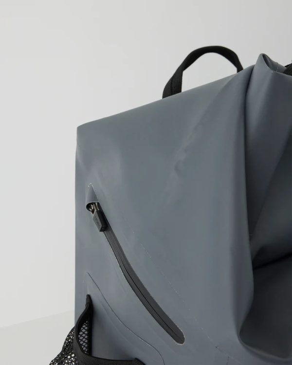 V8030CCL_FA24_UNISEX_ECOMM_bags_FLAT_LAY_5
