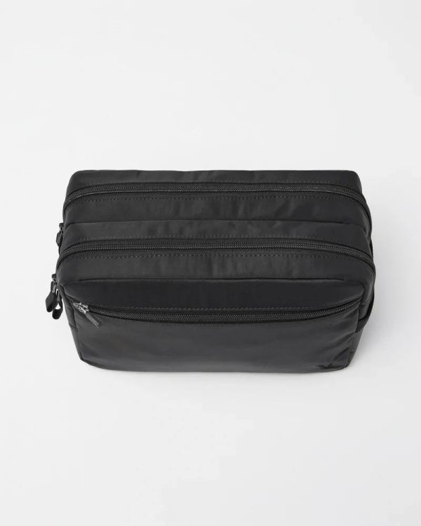 V8040BLK_FA24_UNISEX_ECOMM_bags_FLAT_LAY_1_02b02f0c-7a11-421b-bc81-8d2b47d6f219