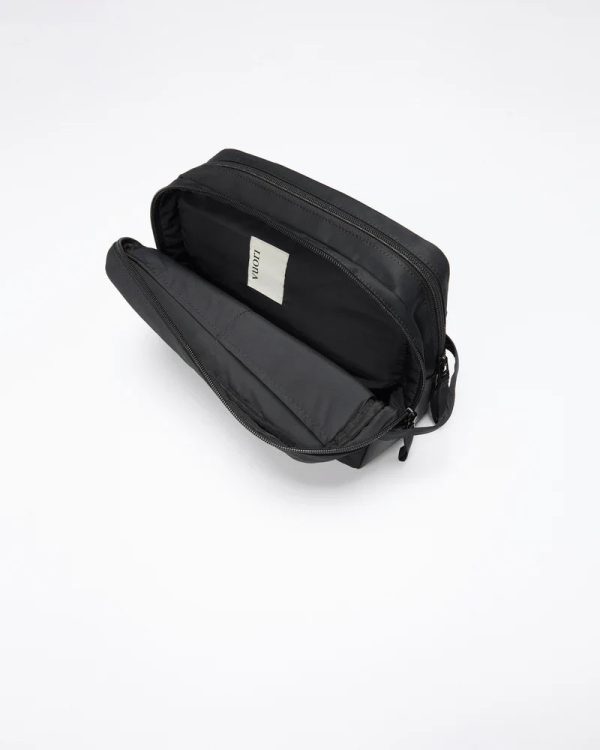 V8040BLK_FA24_UNISEX_ECOMM_bags_FLAT_LAY_3_1ec34d02-a547-4e78-bb4a-307665bac380