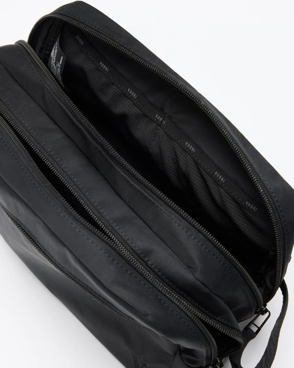 V8040BLK_FA24_UNISEX_ECOMM_bags_FLAT_LAY_5