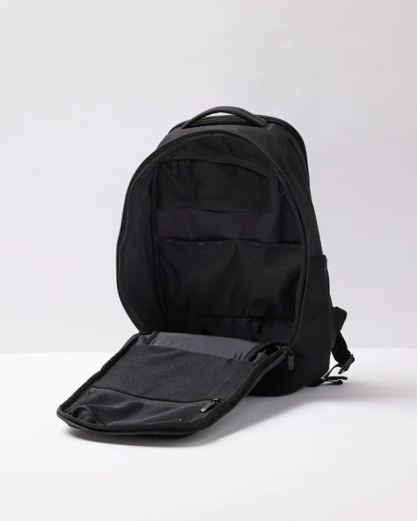 V8055BLK_SP25_UNISEX_ECOMM_bags_FLAT_LAY_4_aa0f84fd-ea94-4aa4-a471-1d2a875d5fb6