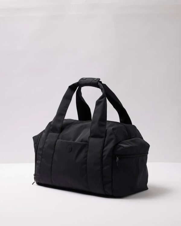V8067BLK_SP25_UNISEX_ECOMM_bags_FLAT_LAY_1