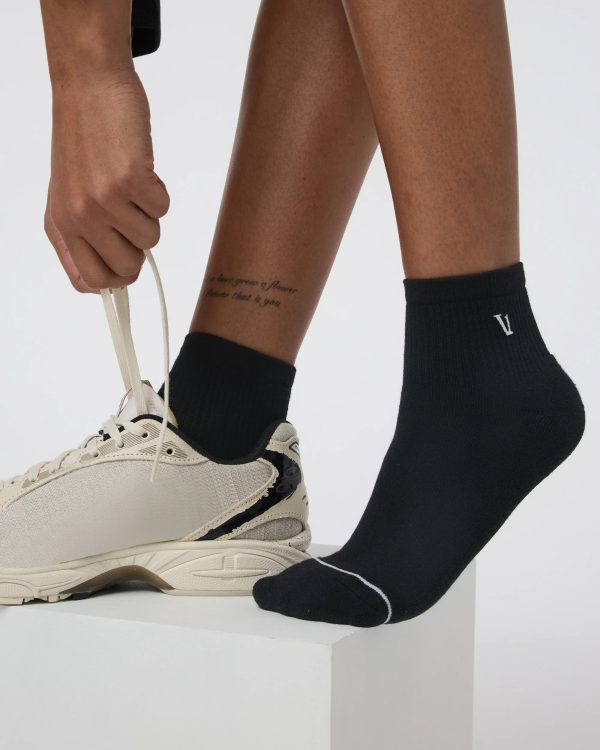 V8077BLK_SP25_UNISEX_ECOMM_socks_FRONT_3