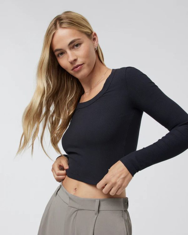 VW1104BLK_FA23_WOMENS_TOPS_CREATIVE_15