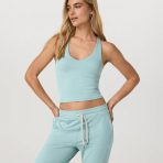 VW1172HSS_FA25_W_ECOMM_TOPS_FRONT_2