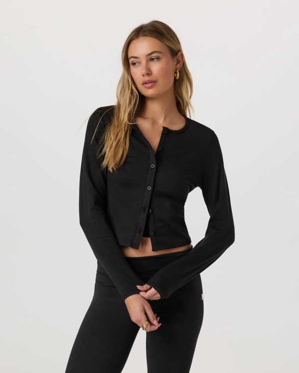 VW1396HBK_SP25_W_ECOMM_TOPS_FRONT_3
