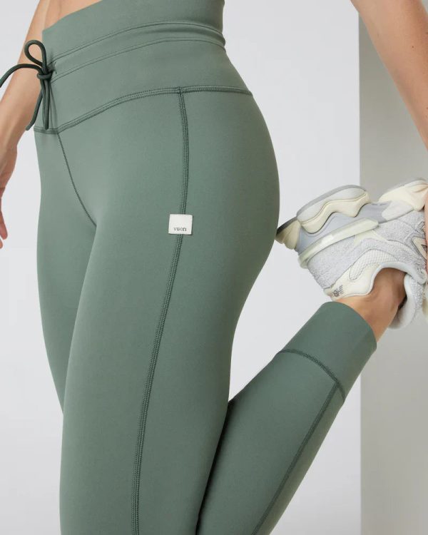 VW323MSH_FA24_W_ECOMM_PANTS_DETAIL_5-1