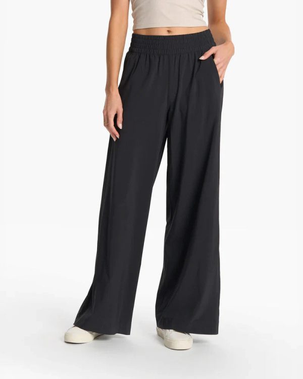 VW4047BLK_FA23_W_ECOMM_PANTS_FRONT_BOTTOMS_1_4x5_f82f26e2-7537-4d4e-9a61-c09ad4c0ebf8