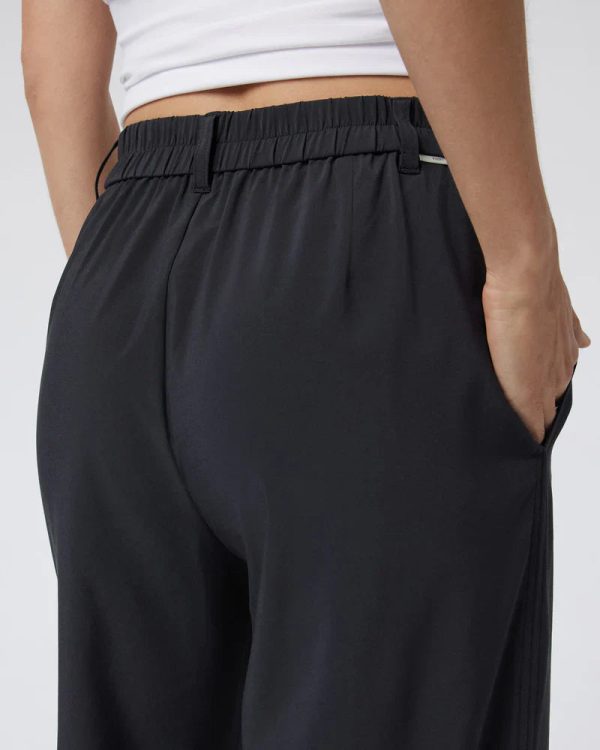 VW4086BLK_FA24_W_ECOMM_PANTS_DETAIL_17