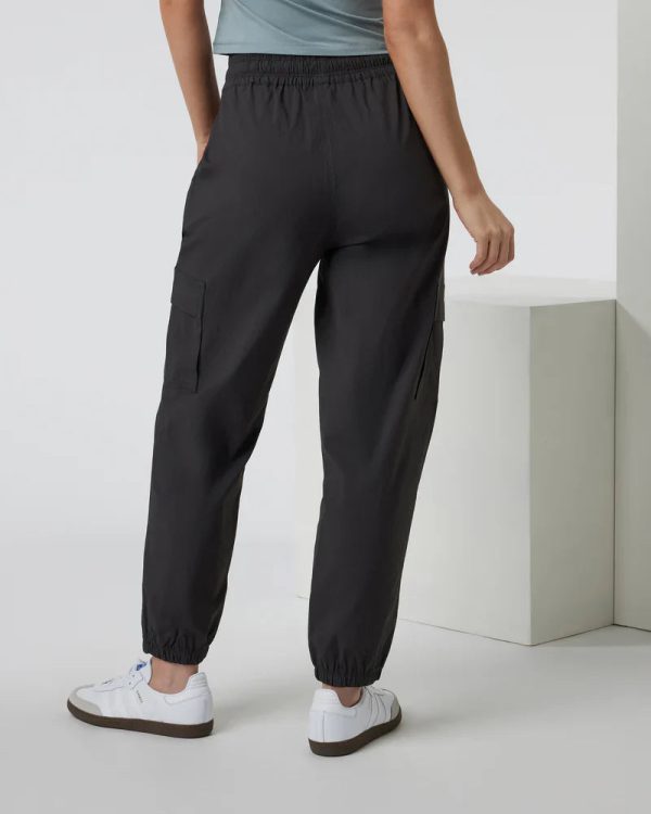 VW4103VBK_FA24_W_ECOMM_PANTS_BACK_5