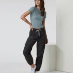 VW4103VBK_FA24_W_ECOMM_PANTS_FULL_4