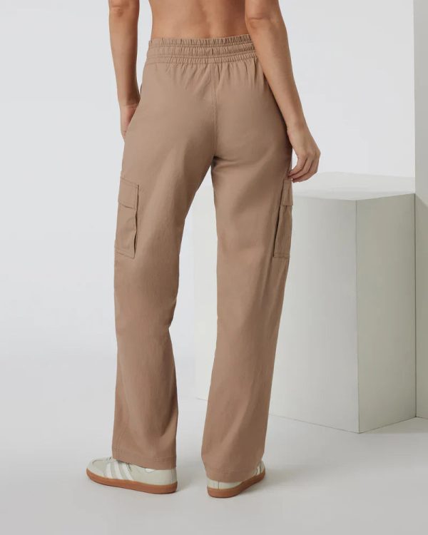 VW4116GDR_FA24_W_ECOMM_PANTS_BACK_6
