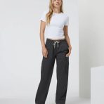 VW4116VBK_FA24_W_ECOMM_PANTS_FULL_10