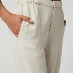 VW4154MKW_FA24_W_ECOMM_PANTS_DETAIL_17
