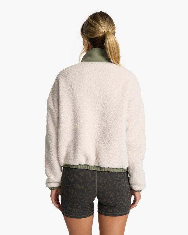 VW549DUN_FA23_W_ECOMM_jackets_BACK_TOPS_15