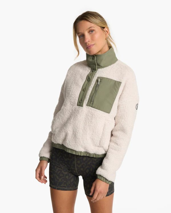 VW549DUN_FA23_W_ECOMM_jackets_FRONT_ALT_TOPS_12