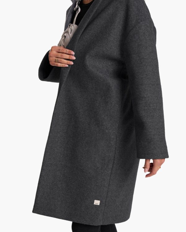 VW555HBK_current_season_M_ECOMM_jackets_DETAIL_1_11d6df54-36d6-43af-a3d7-d01ea04a2f9b