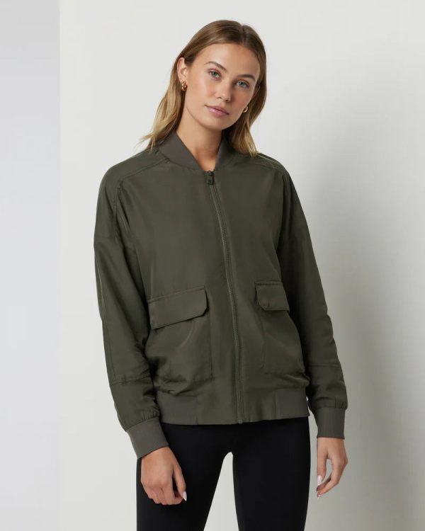 VW575ORE_SP24_W_ECOMM_jackets_FRONT_3