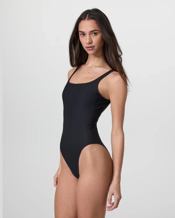 VW731BLK_SP25_W_ECOMM_WATER_SIDE_ALT_01