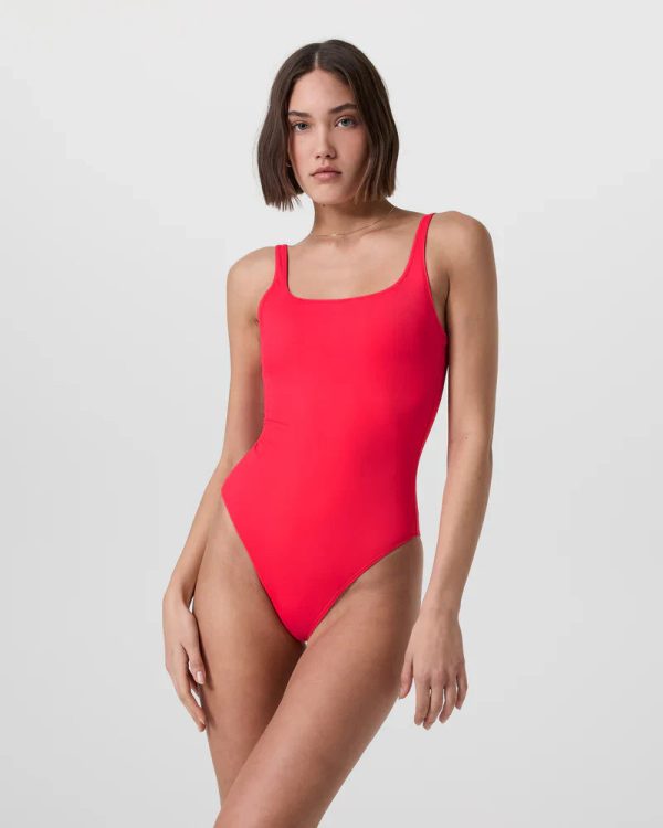 VW731BRR_SP25_W_ECOMM_WATER_FRONT_1
