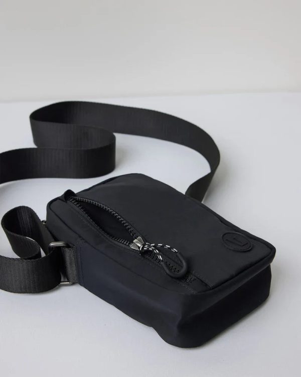 VW828BLK_FA24_UNISEX_ECOMM_bags_FLAT_LAY_2