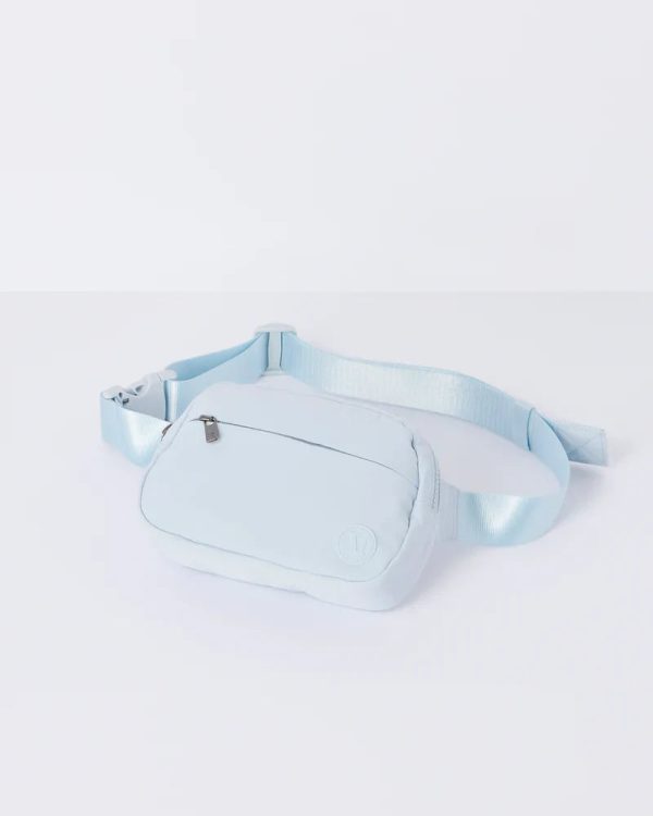 VW837AMP_SP25_UNISEX_ECOMM_BAGS_FLAT_LAY_1