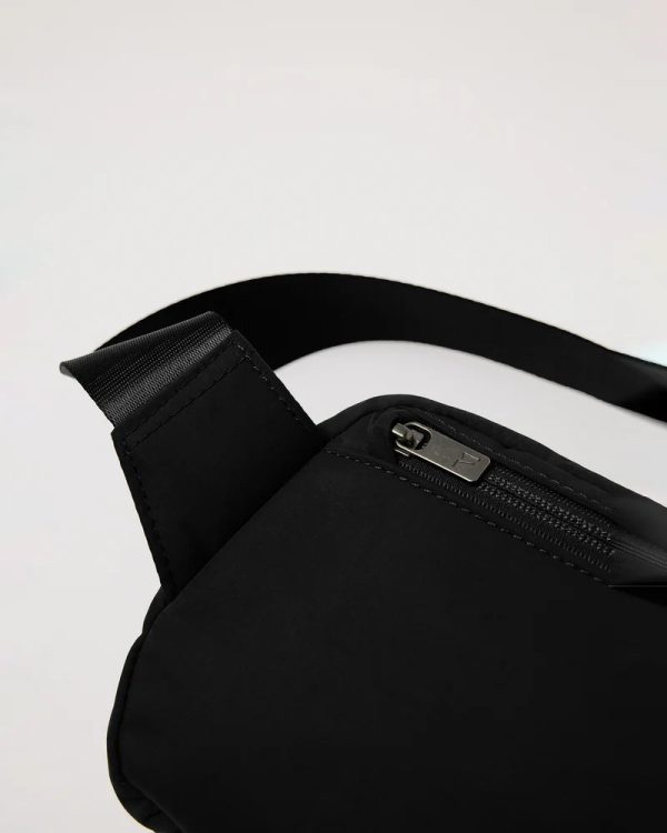 VW837BLK_FA24_UNISEX_ECOMM_bags_FLAT_LAY_7