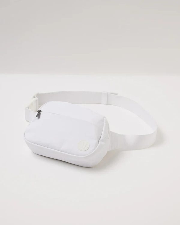 VW837WHT_FA24_UNISEX_ECOMM_bags_FLAT_LAY_11