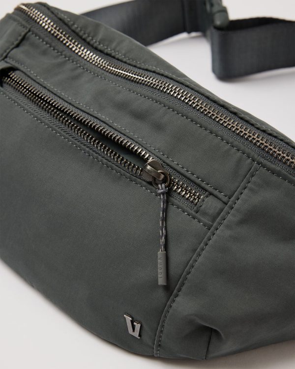 VW852SMB_FA24_UNISEX_ECOMM_bags_FLAT_LAY_2